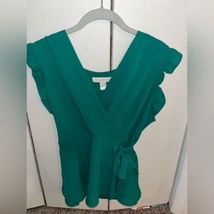 Cute green top!